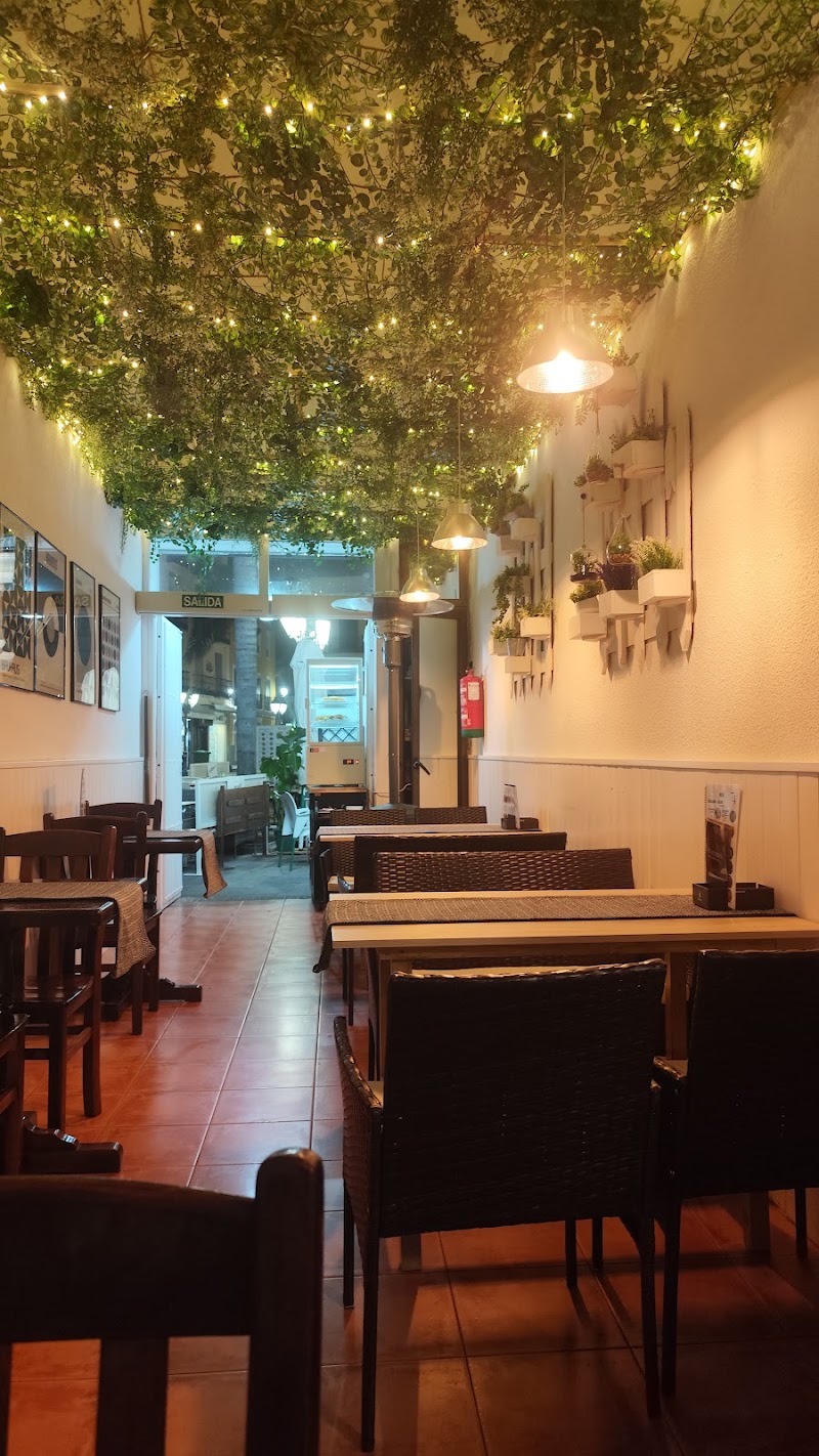 Plaza 74 Restaurant & Café Lounge