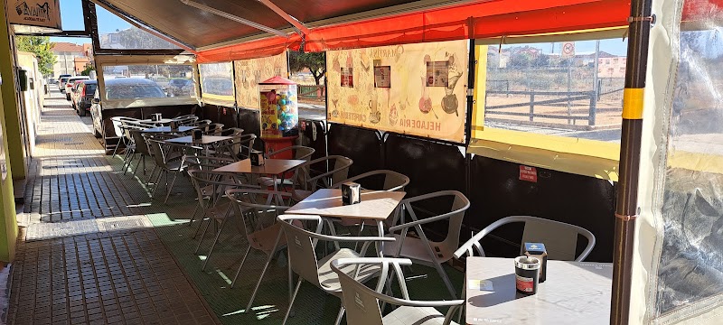 La Martina Heladeria, Cafeteria,Creperia, Cervecería, Asador Argentino..