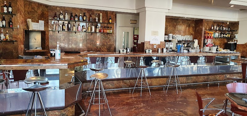 Casa Ysla Pastelería-Cafetería / Piononos