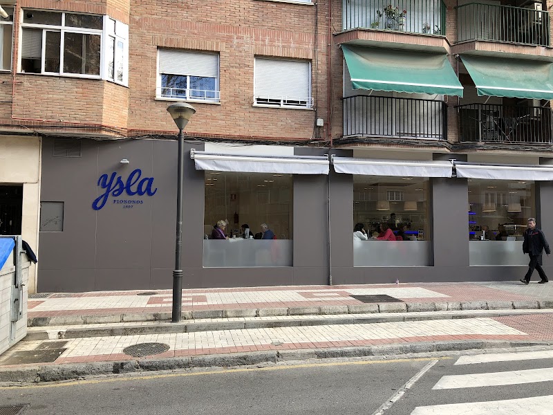 Casa Ysla Pastelería-Cafetería / Piononos